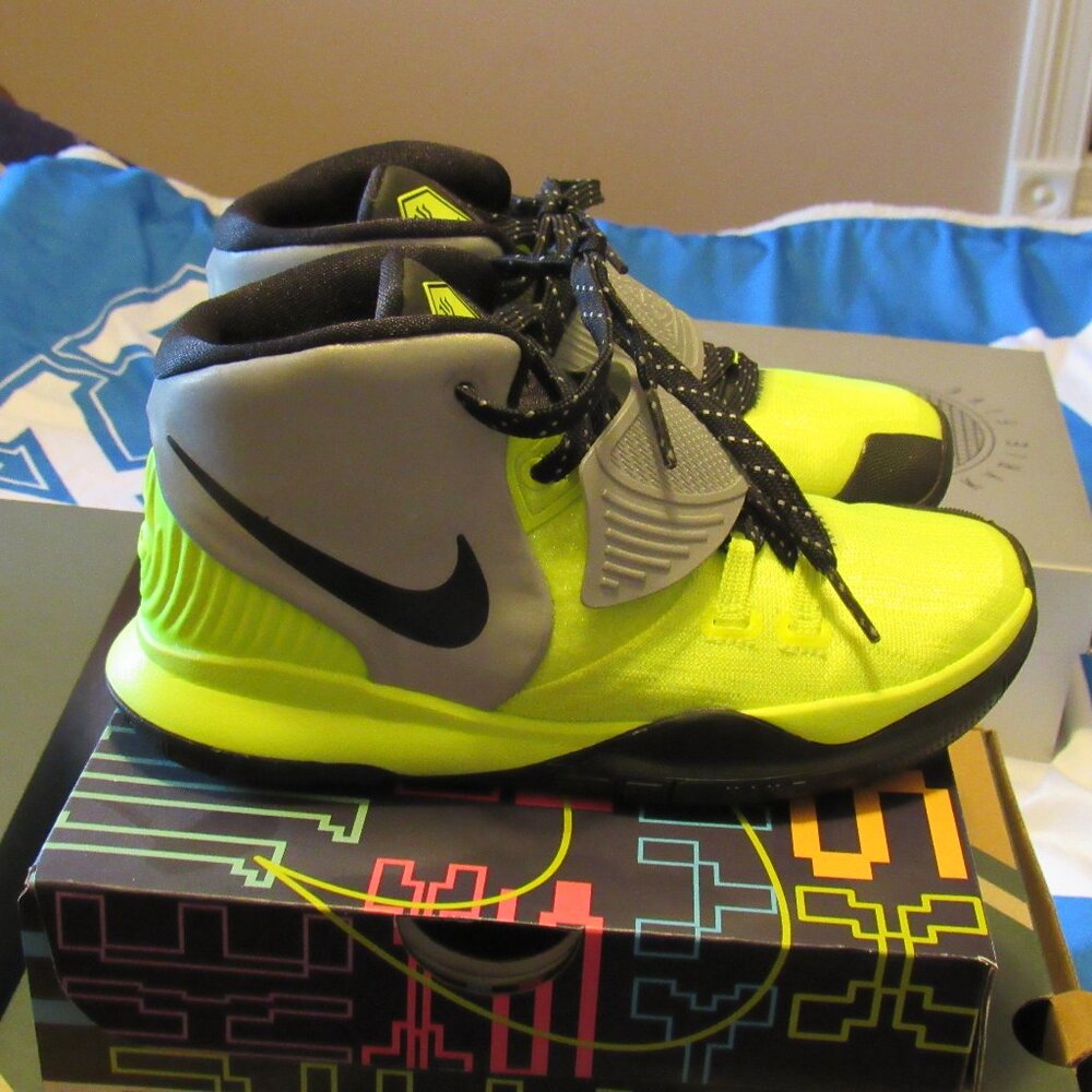 Nike Kyrie 6 Cross (PS) 2.5Y Volt/Black Reflect Silver Barely Worn